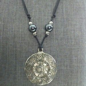 NATIVE AMERICAN INDIAN CREST w/ Black pearls